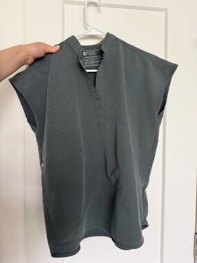 FIGS Rafaela Scrub Top in Bonsai